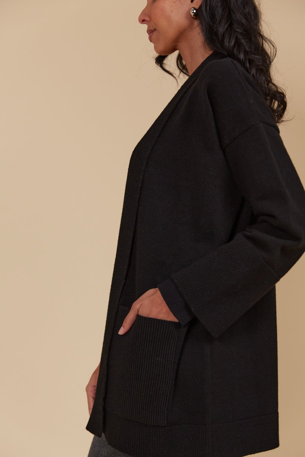 isle-mine-selene-cardigan-onyx 3
