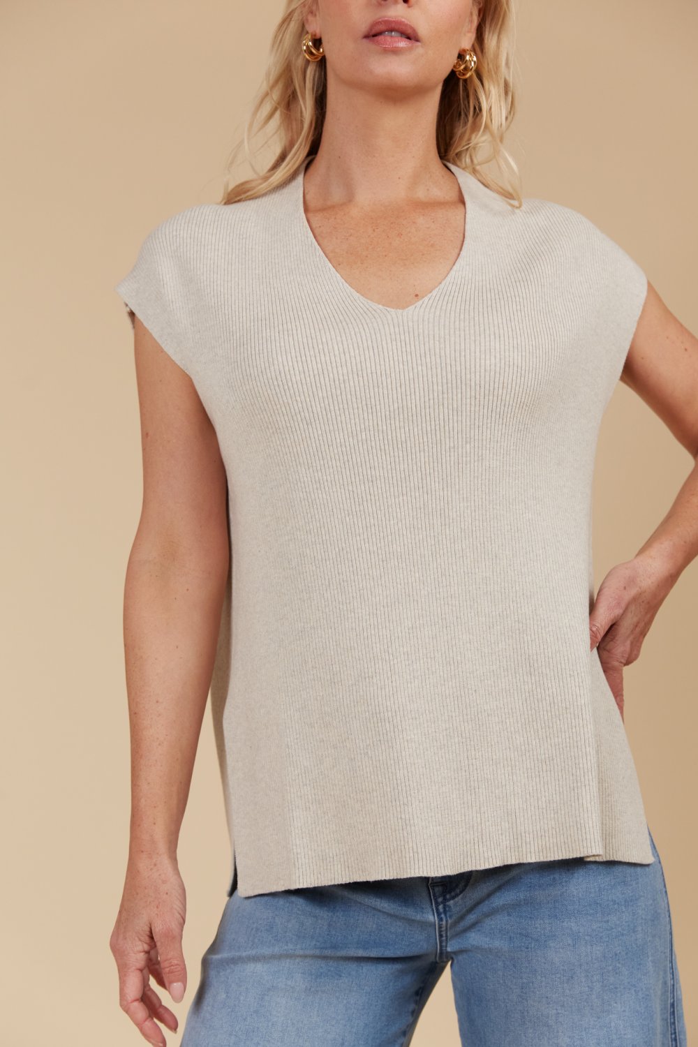 isle-mine-tala-knit-vest-canvas 4