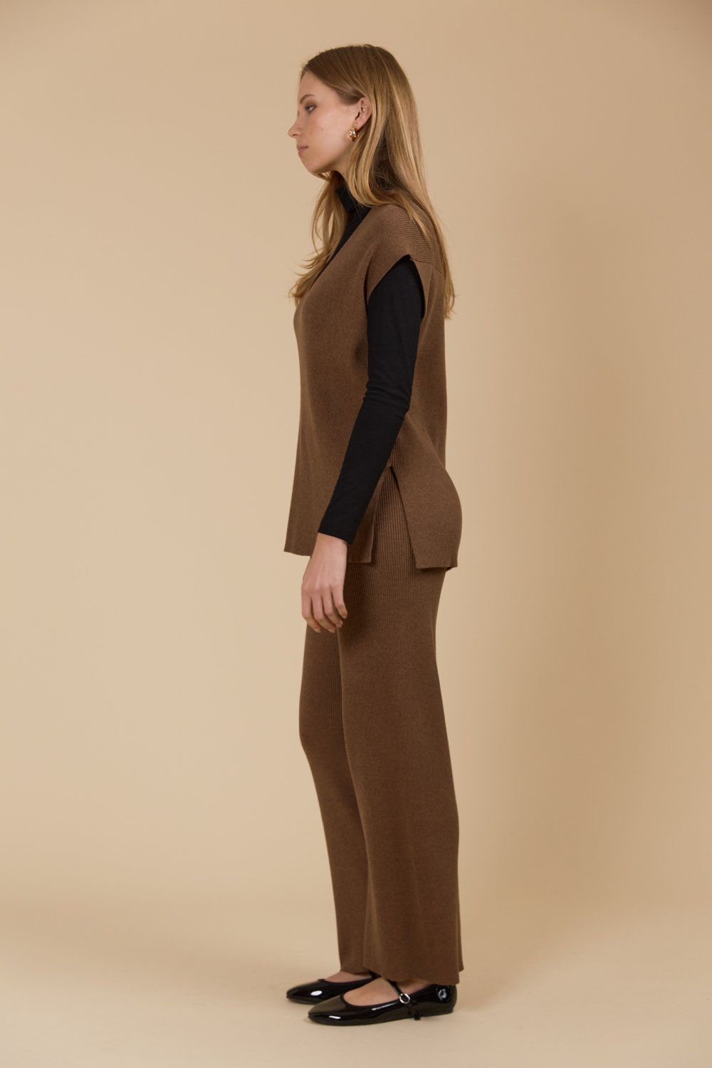 isle-mine-tala-knit-vest-toffee 2