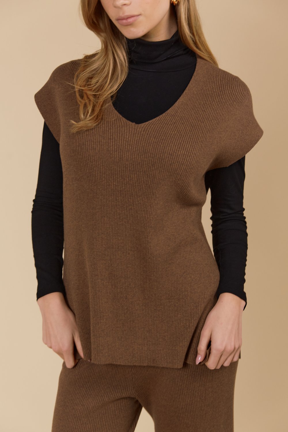 isle-mine-tala-knit-vest-toffee 4