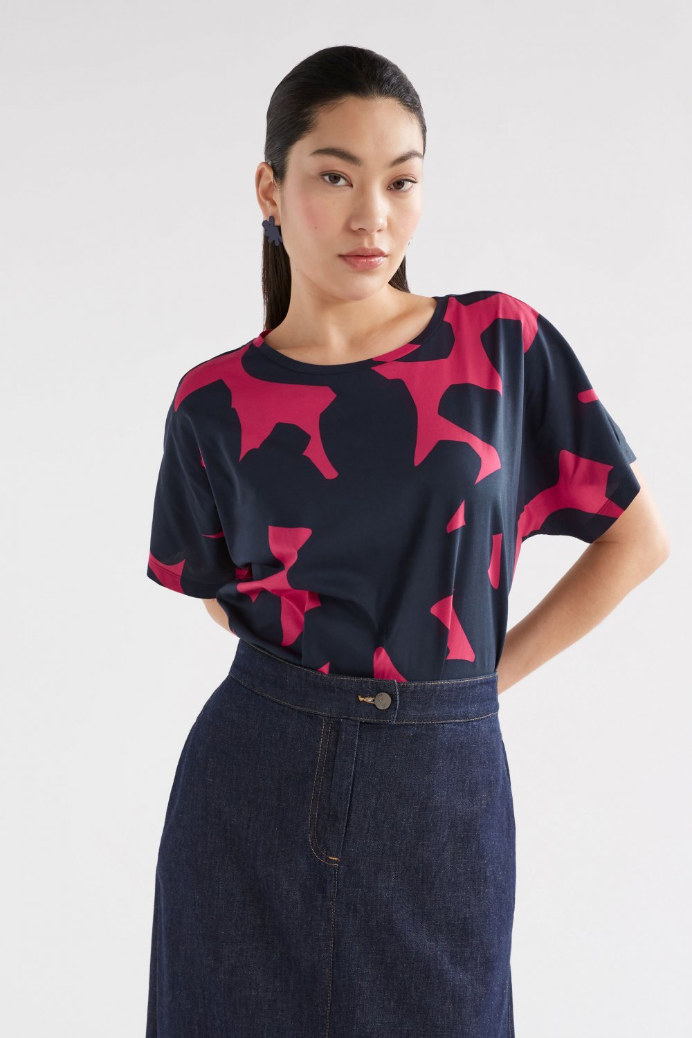 elk-haki-short-sleeve-navy-print-tshirt 