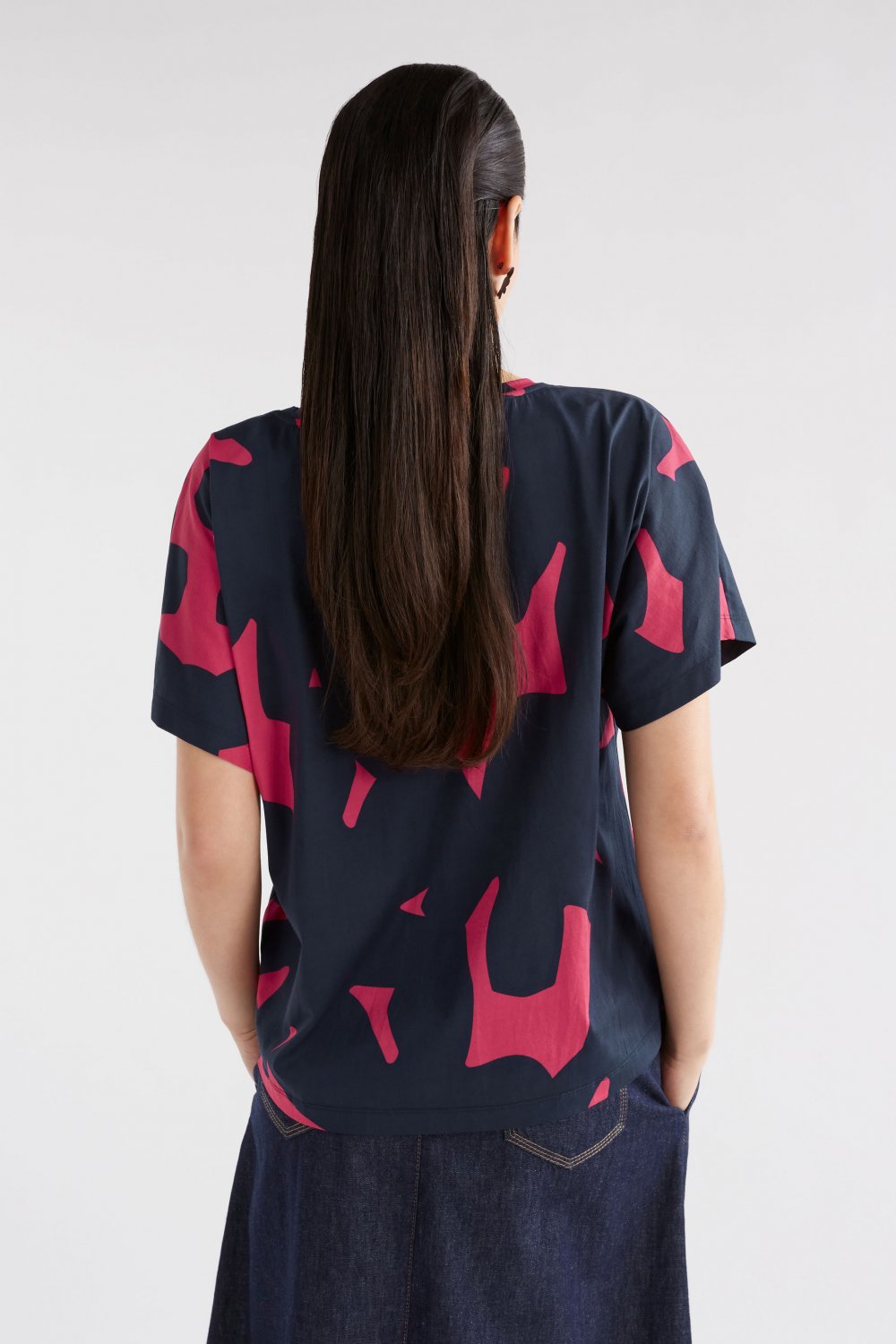 elk-haki-short-sleeve-navy-print-tshirt 