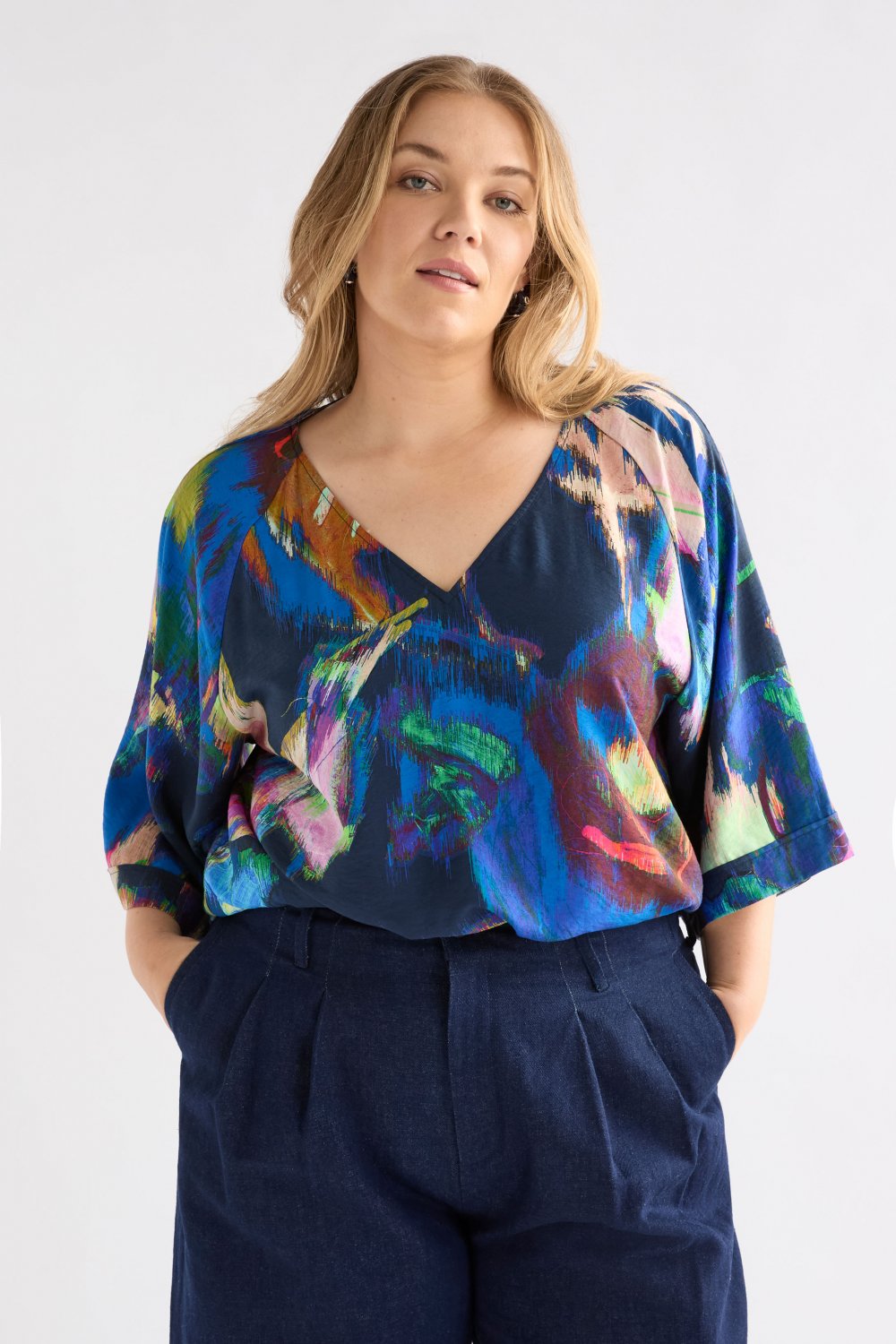 elk-moda-v-neck-top 4