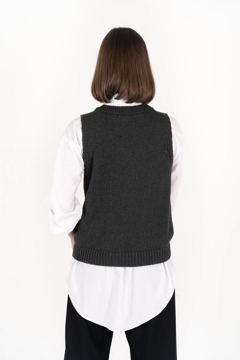 humidity-gale-vest-charcoal 3