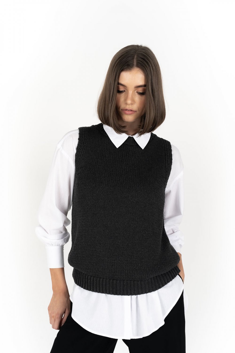 humidity-gale-vest-charcoal 2