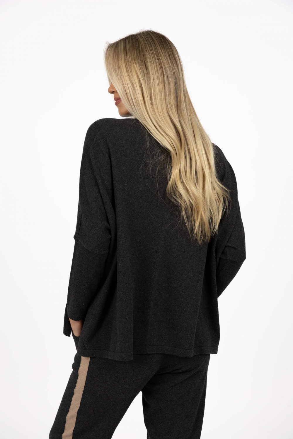 humidity-grande-sweater-charcoal 2