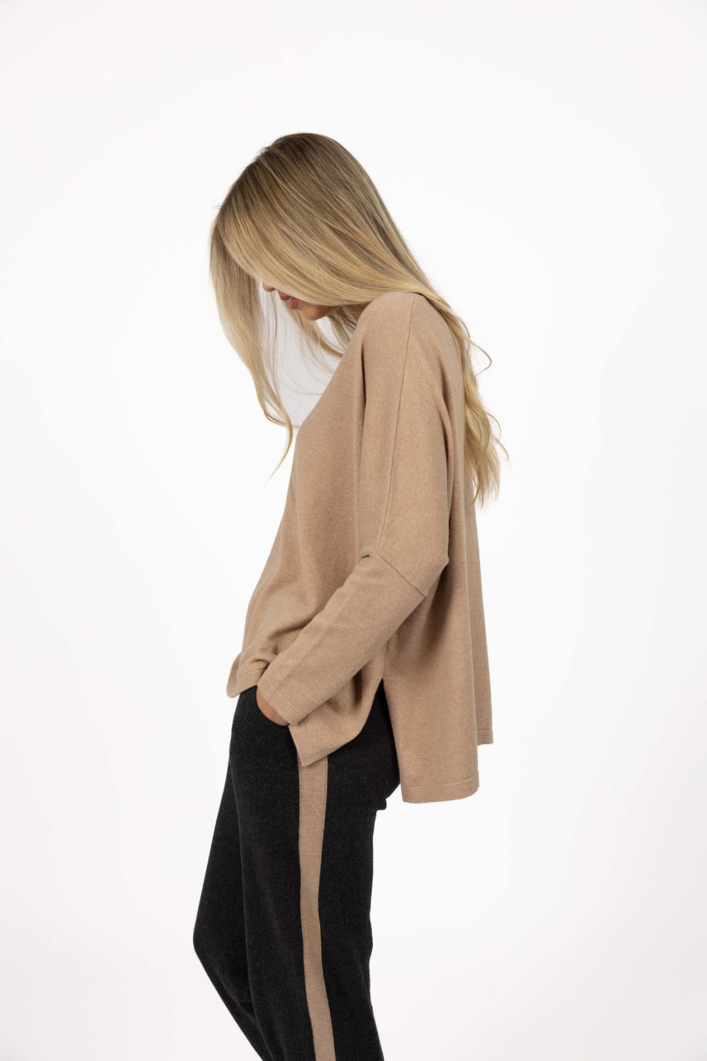 humidity-grande-sweater-latte 4