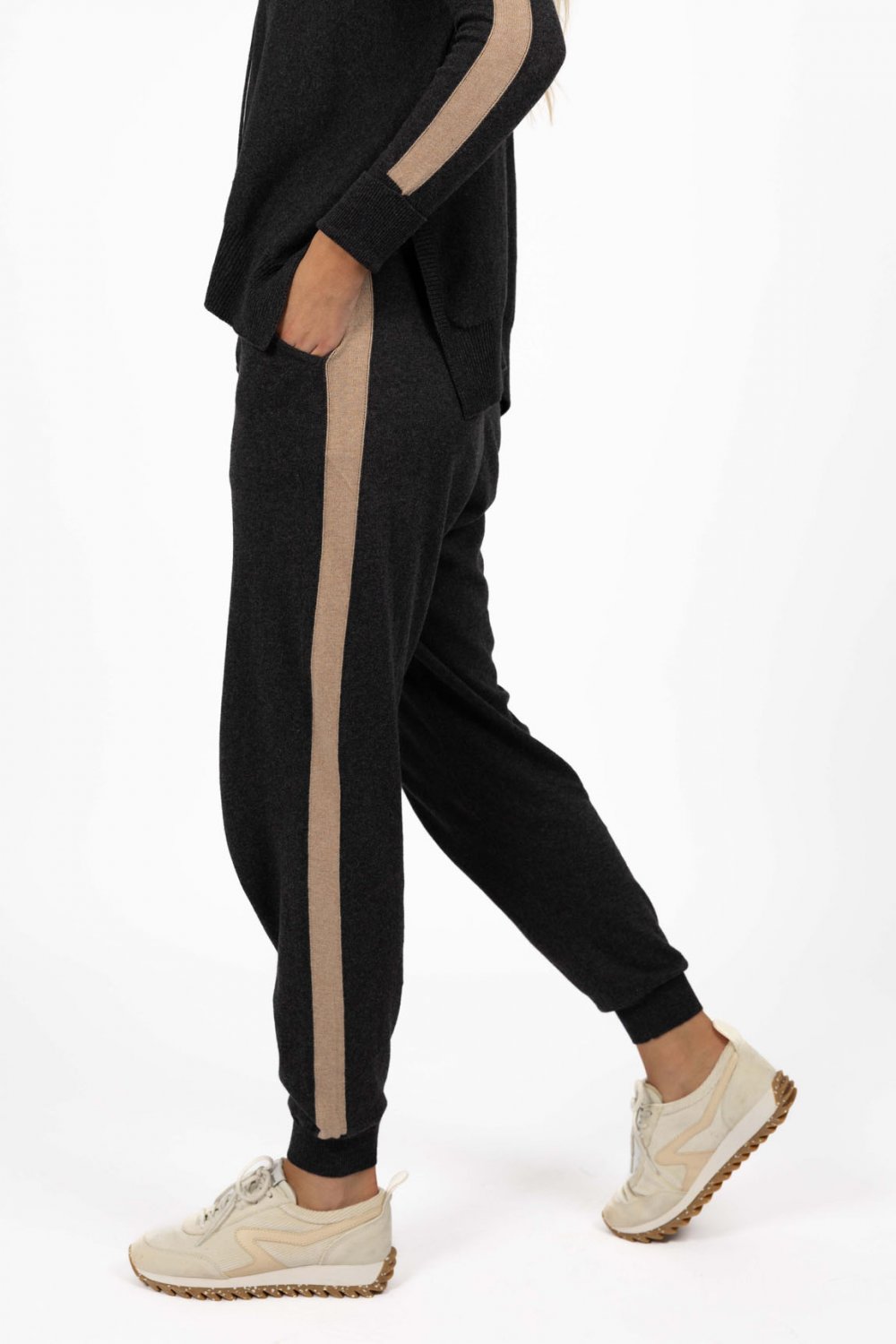 humidty-contrast-merci-pant-charcoal 2