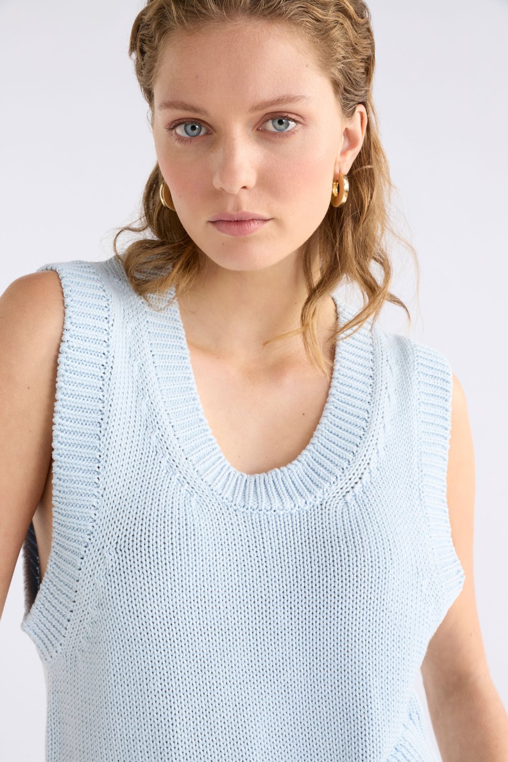 elk-mikkel-vest-pearl-blue 2