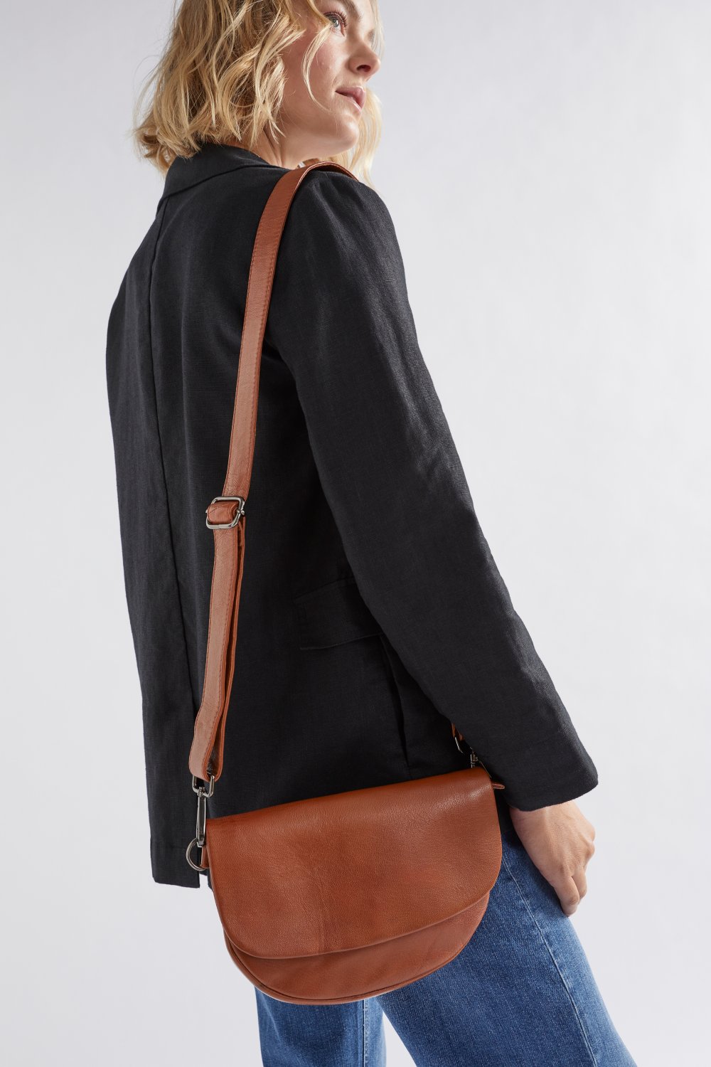 elk-otta-crossbody-bag-tan 3